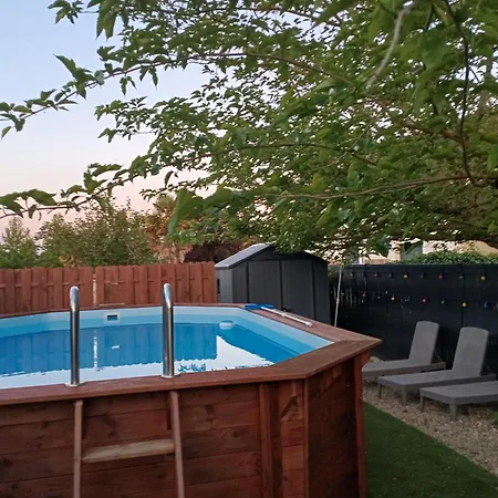 L'entre Deux Vignes Bed & Breakfast Brizambourg